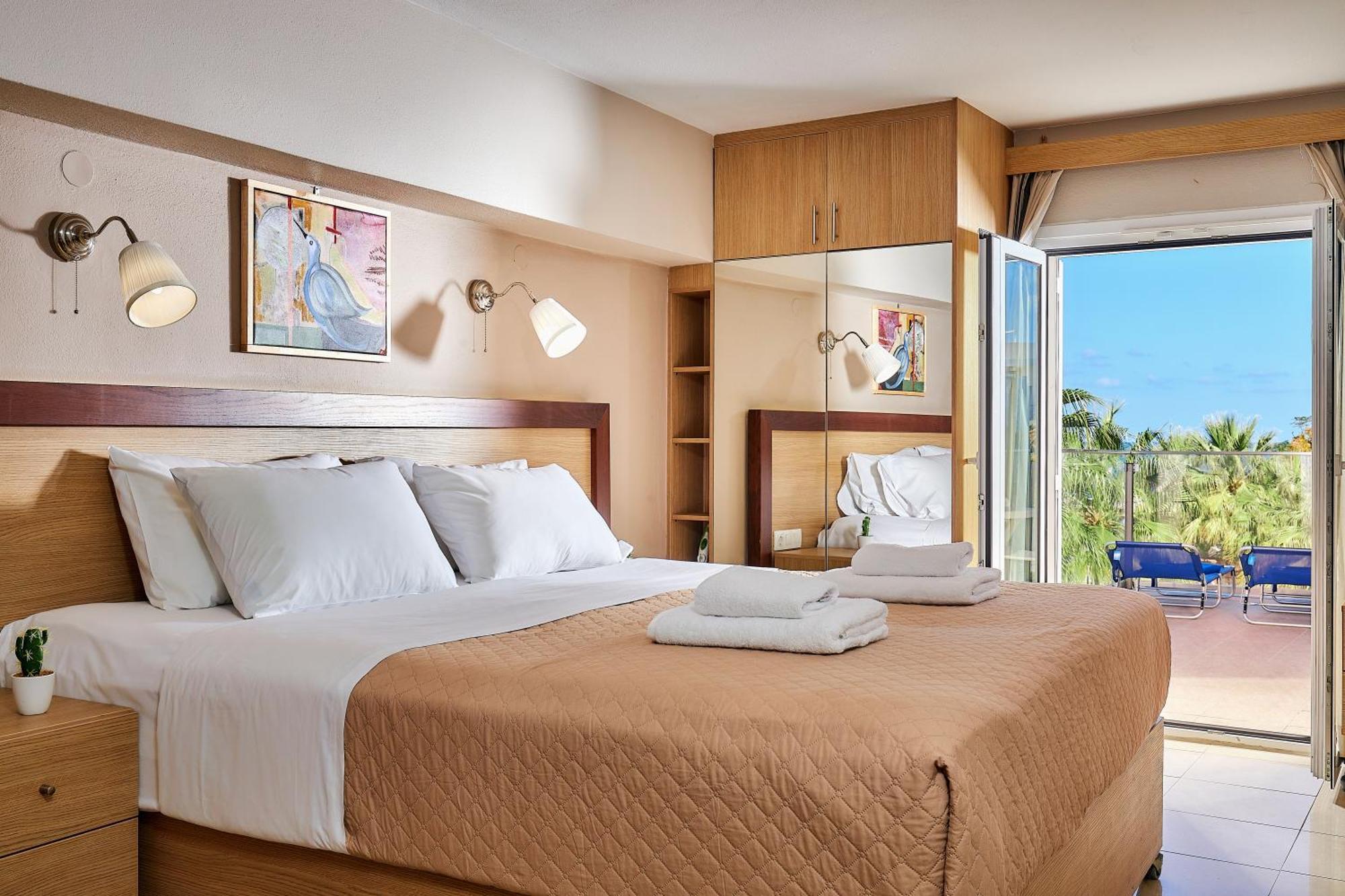 Dorian Boutique Hotel-Apartments ヘルソニソス エクステリア 写真