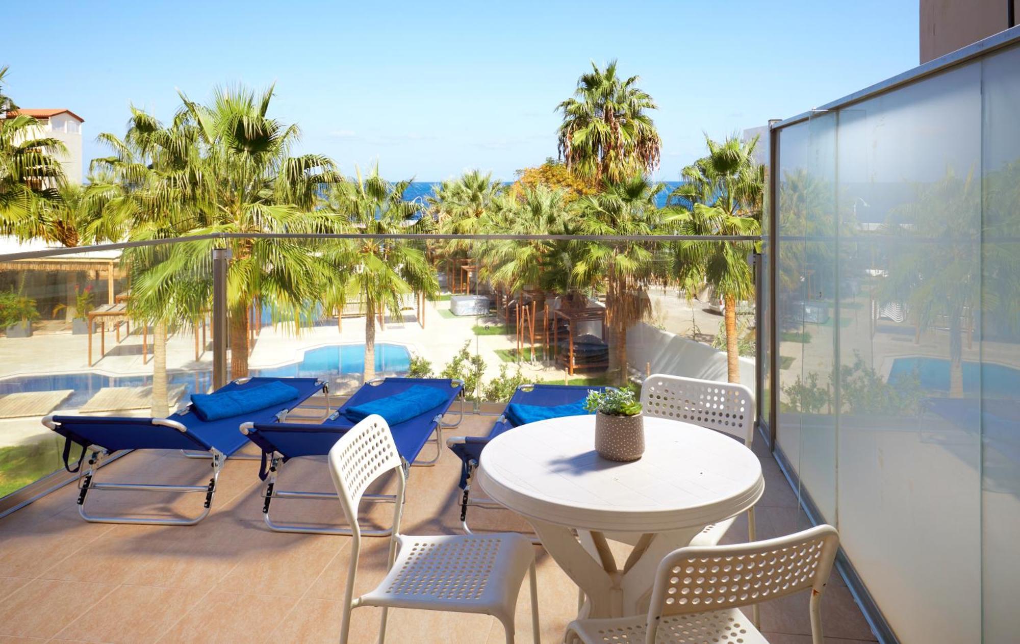 Dorian Boutique Hotel-Apartments ヘルソニソス エクステリア 写真