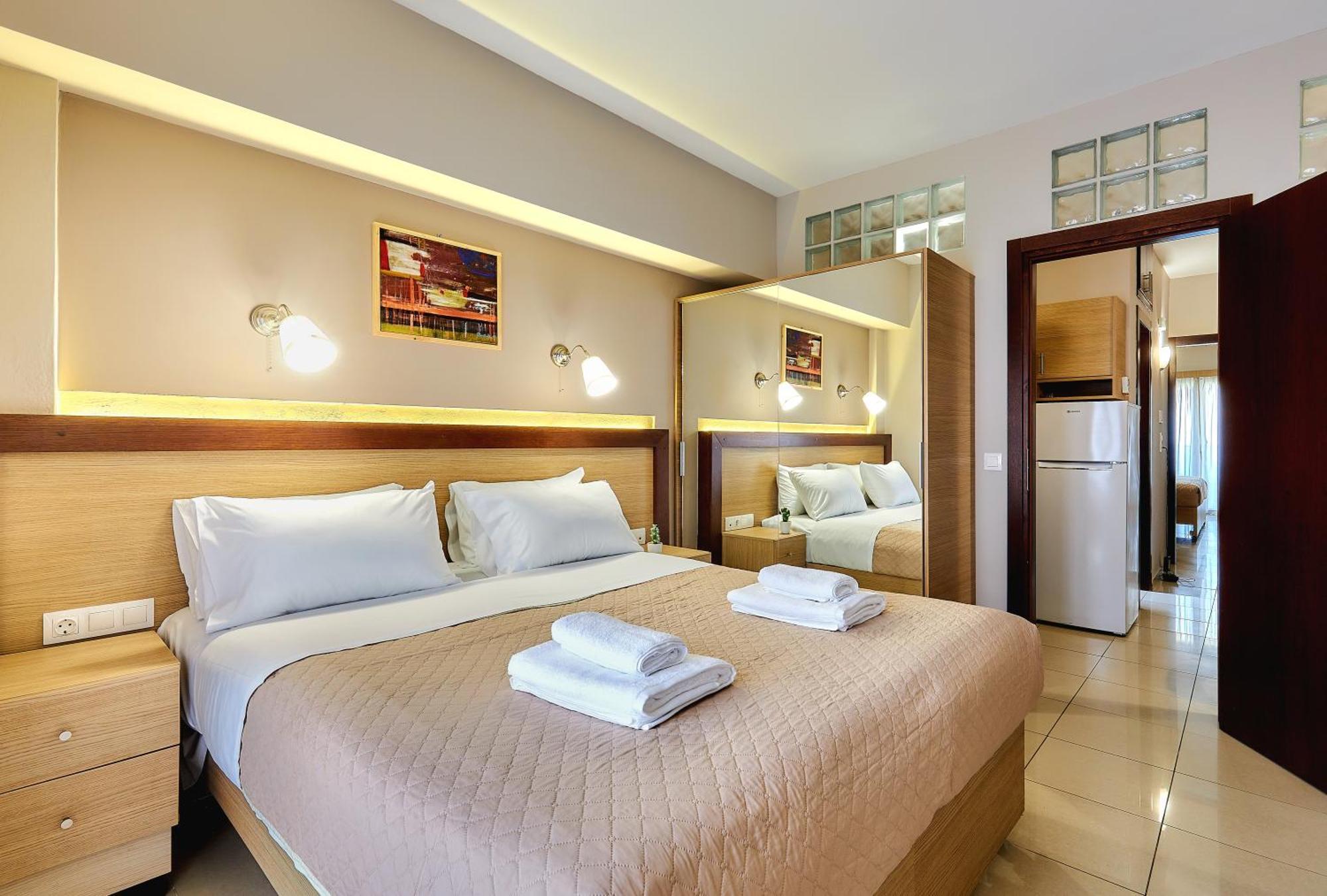 Dorian Boutique Hotel-Apartments ヘルソニソス エクステリア 写真